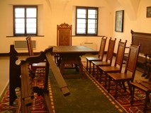 Konšelský nábytek realizováno pro Městský úřad Valašské Meziříčí